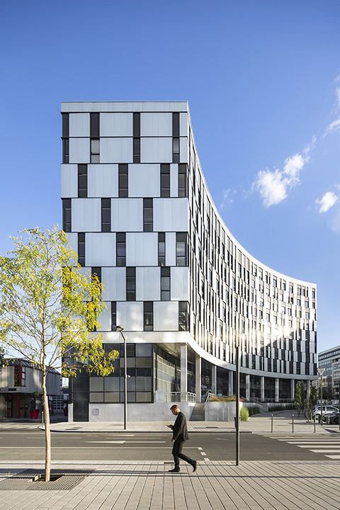 archi5-massy-BureauxLogements-Marcheur