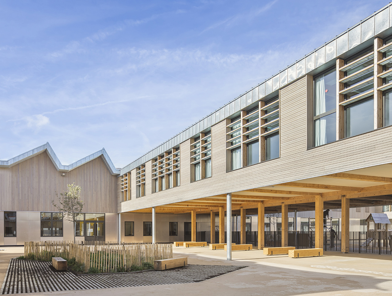 SaintDenis-Ecole-Cour-02